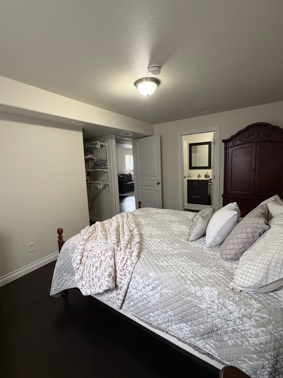 Fully Furnished Basement Unit - Photo 3