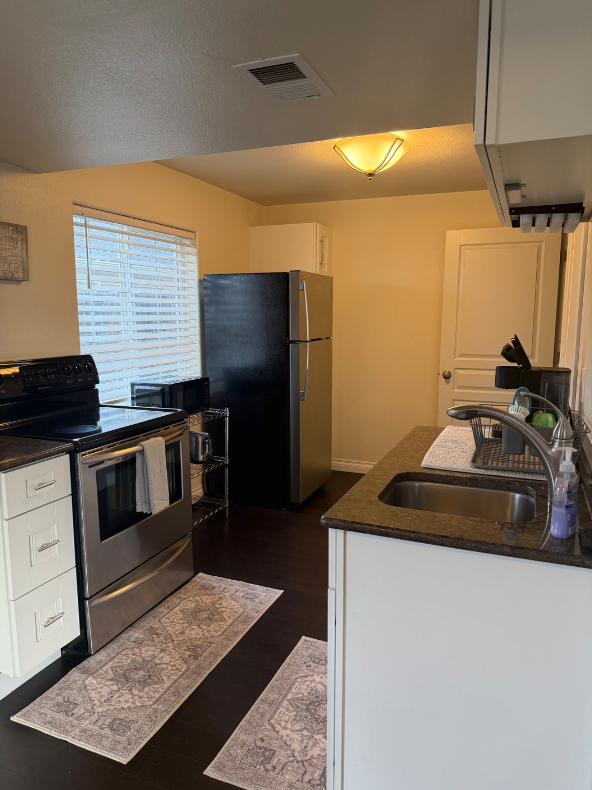 Fully Furnished Basement Unit - Photo 4