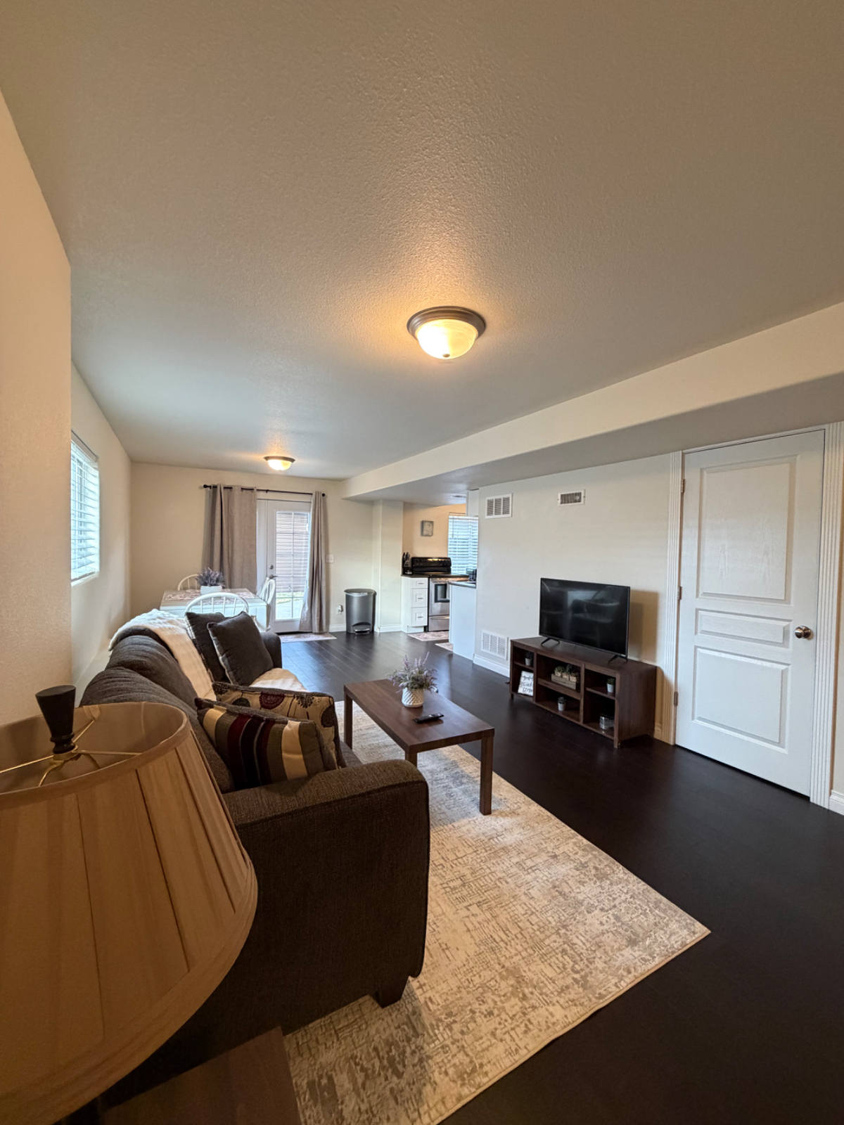 Fully Furnished Basement Unit - Photo 5
