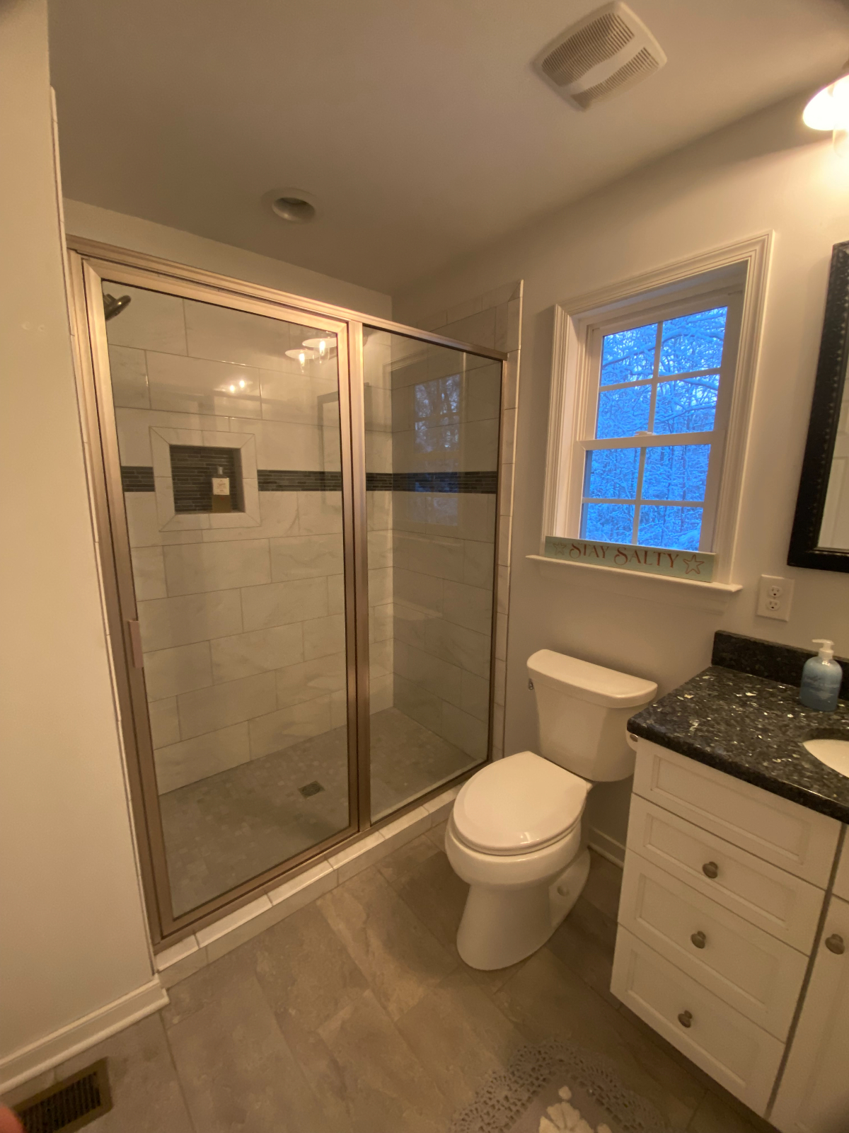 Cozy Above-Garage Private One-Bedroom Apartment for Rent - Photo 3