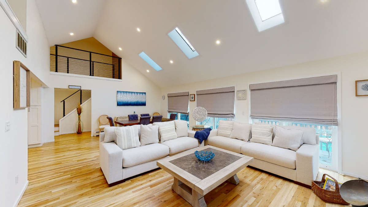 4BR/2.5BA Hamptons Home | Insurance & Relocation - Photo 5