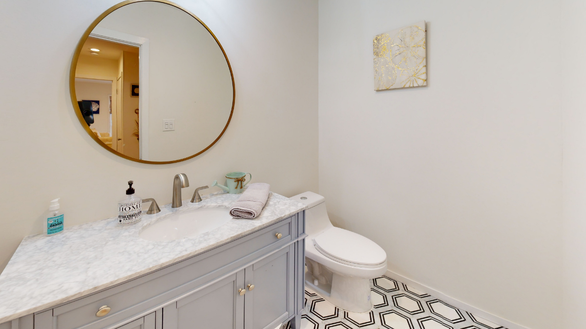 4BR/2.5BA Hamptons Home | Insurance & Relocation - Photo 8