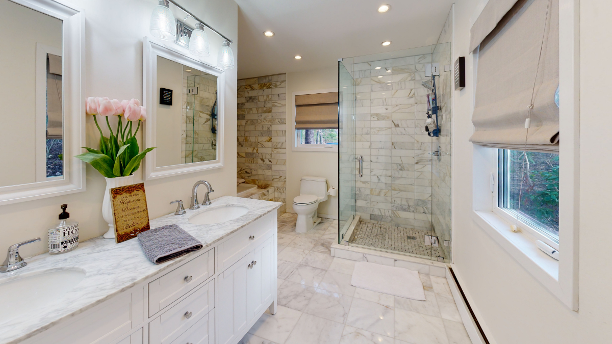 4BR/2.5BA Hamptons Home | Insurance & Relocation - Photo 12