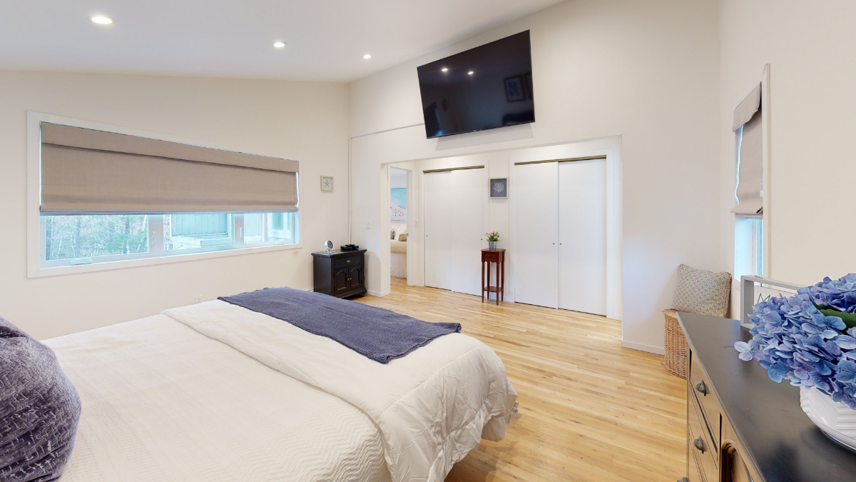 4BR/2.5BA Hamptons Home | Insurance & Relocation - Photo 11