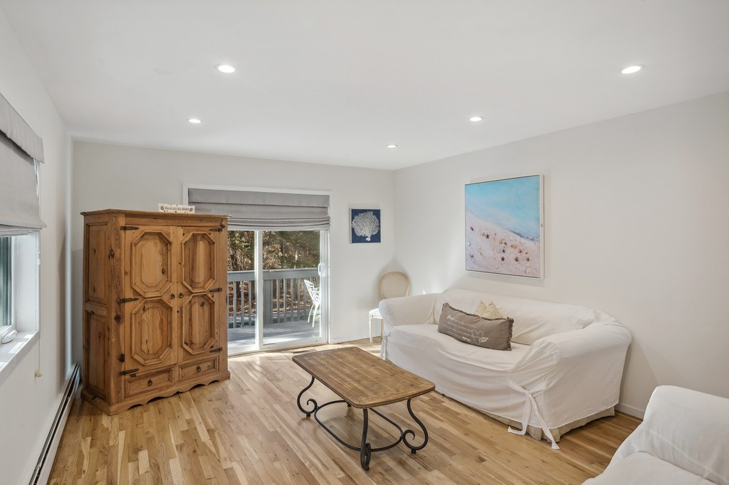 4BR/2.5BA Hamptons Home | Insurance & Relocation - Photo 9