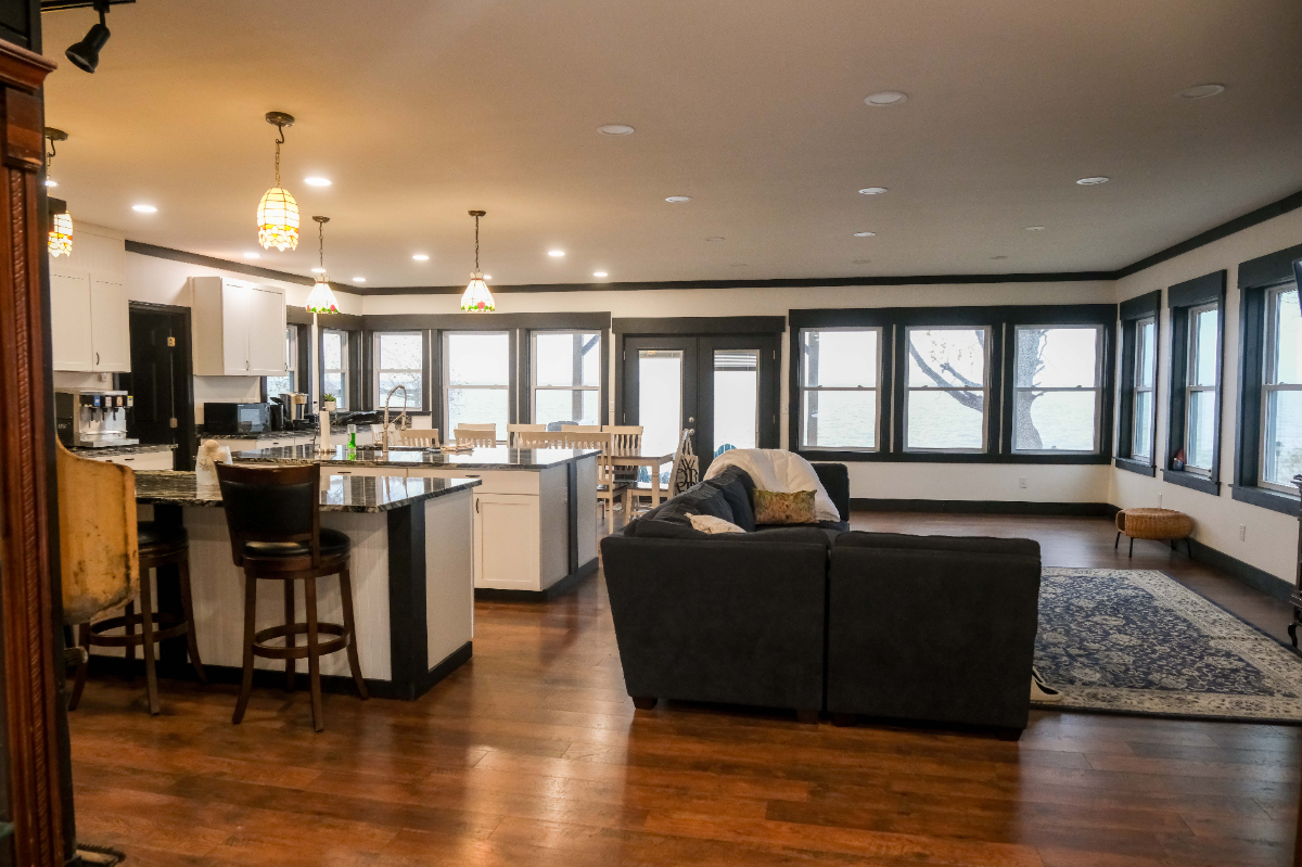 Beautiful 5 bedroom Home on Lake Champlain - Photo 4