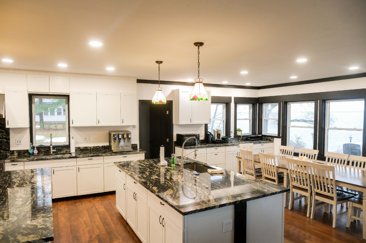 Beautiful 5 bedroom Home on Lake Champlain - Photo 5