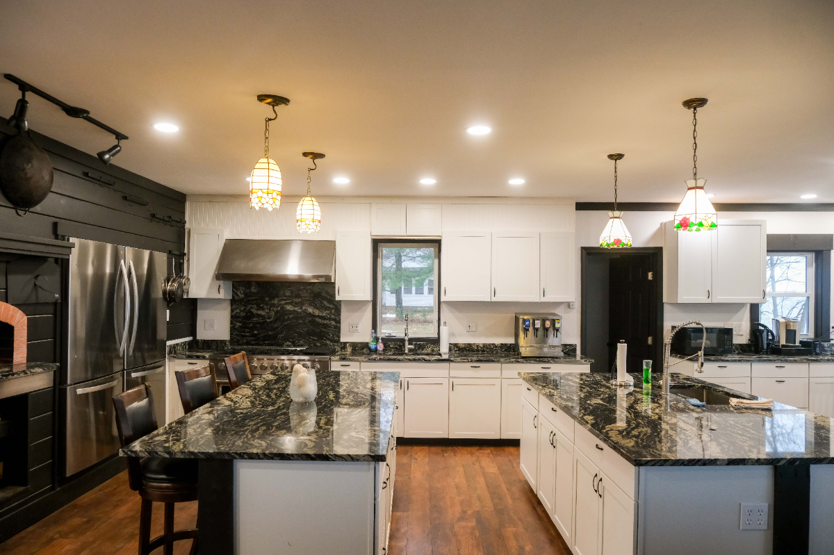 Beautiful 5 bedroom Home on Lake Champlain - Photo 2