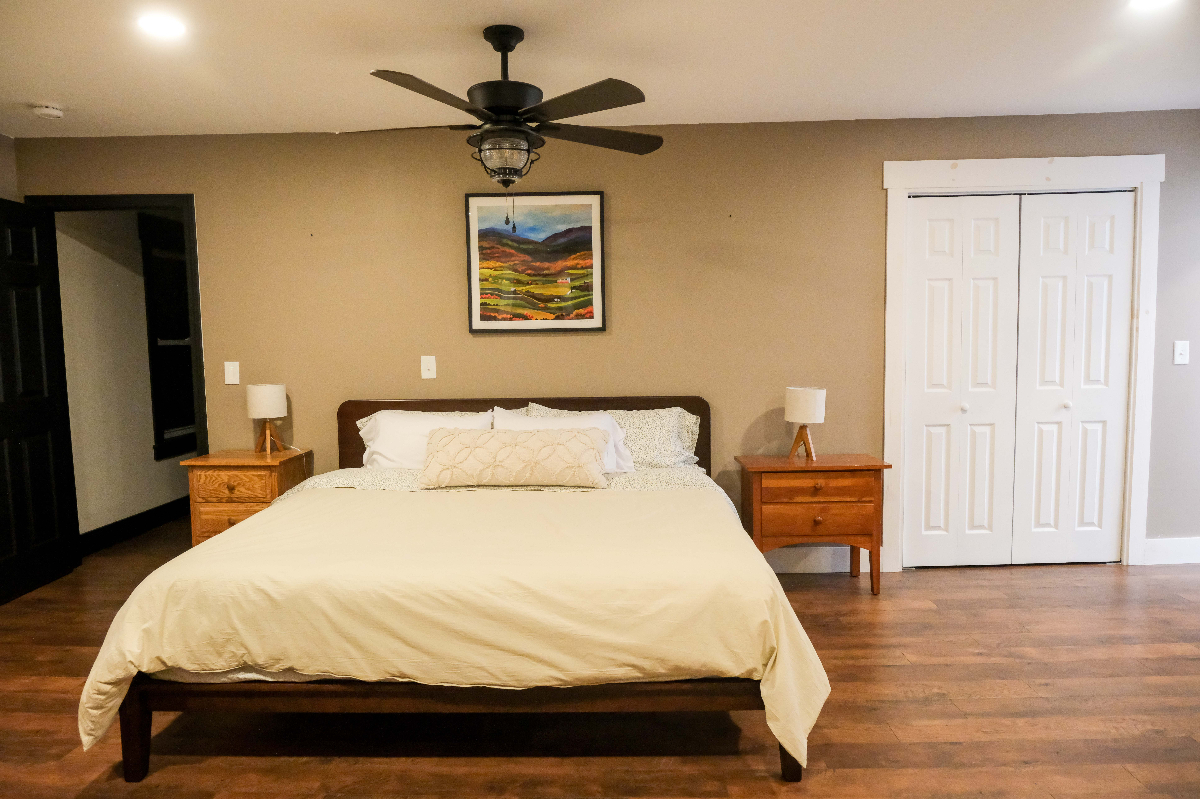 Beautiful 5 bedroom Home on Lake Champlain - Photo 11