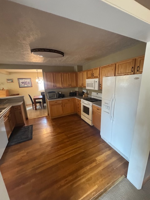 Spacious Two-Story Home with Loft Retreat, Rooftop Balcony, and Fully Fenced Backyard -- All Include - Photo 5