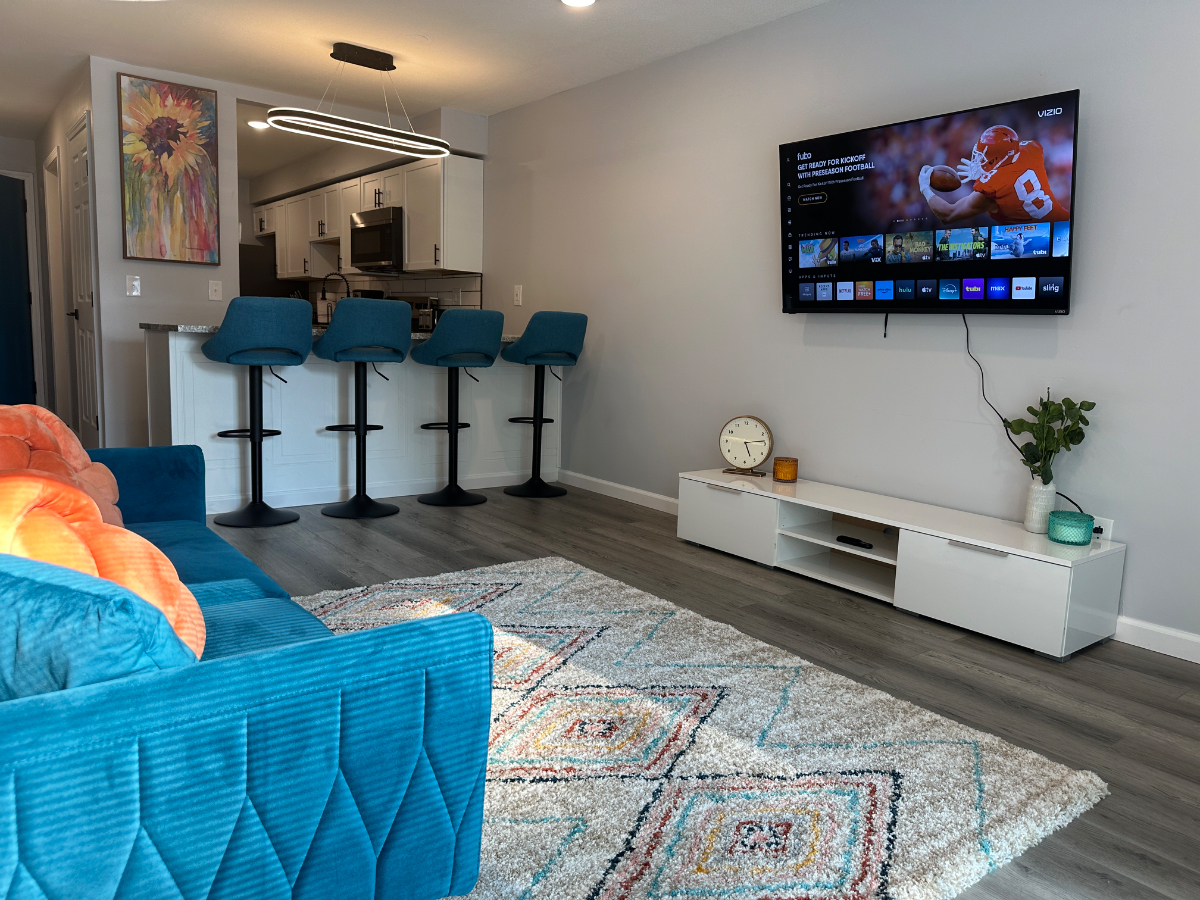 Beautifully Remodeled Fully Furnished 2 bedroom - Photo 8