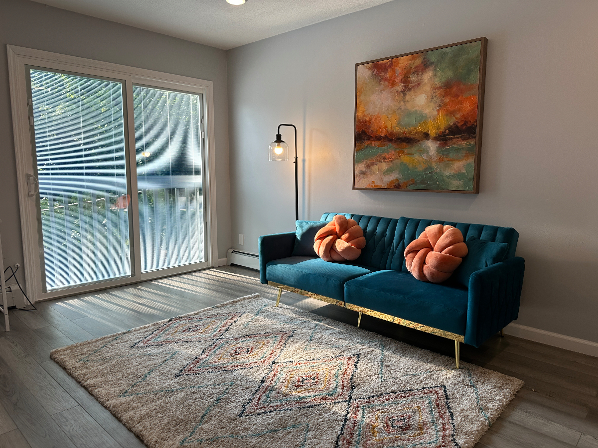 Beautifully Remodeled Fully Furnished 2 bedroom - Photo 9