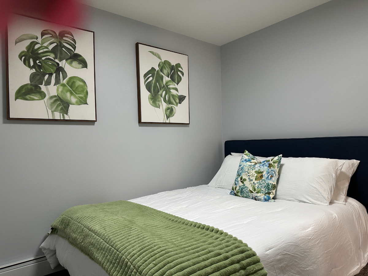 Beautifully Remodeled Fully Furnished 2 bedroom - Photo 10