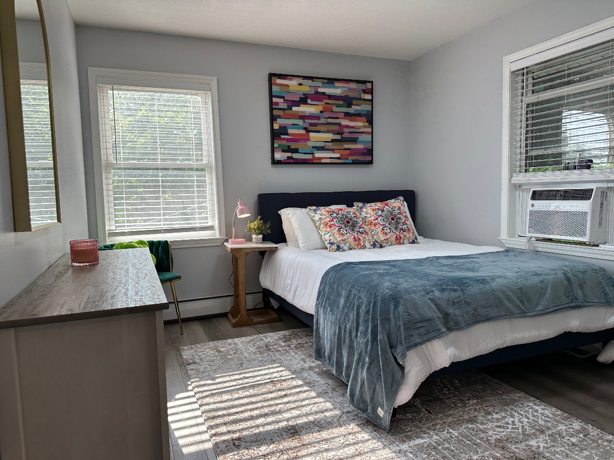 Beautifully Remodeled Fully Furnished 2 bedroom - Photo 12