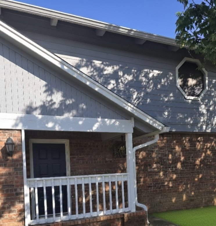 Charming Lakeview Home With Porch And Privacy In A Secure Neighborhood - Photo 7