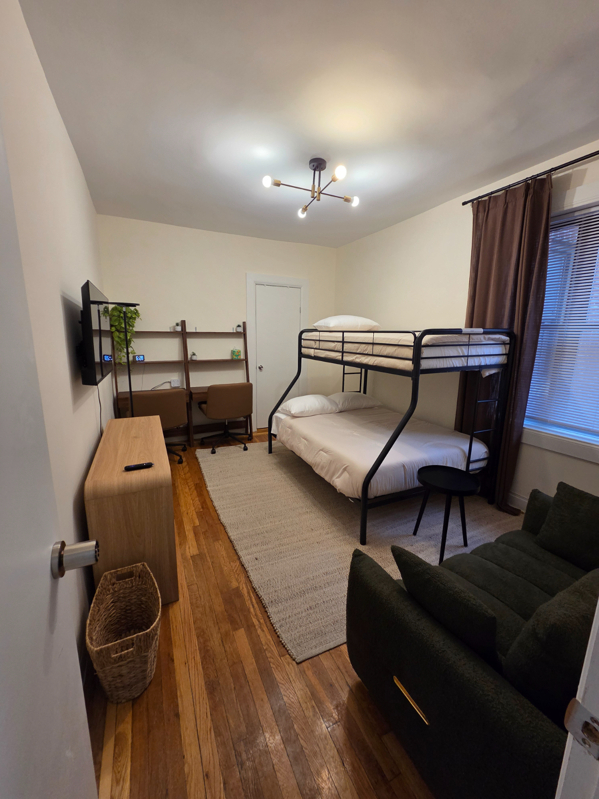 2Bedroom furnished apt w/double bunkbeds at Grand Concourse Ave - Photo 11