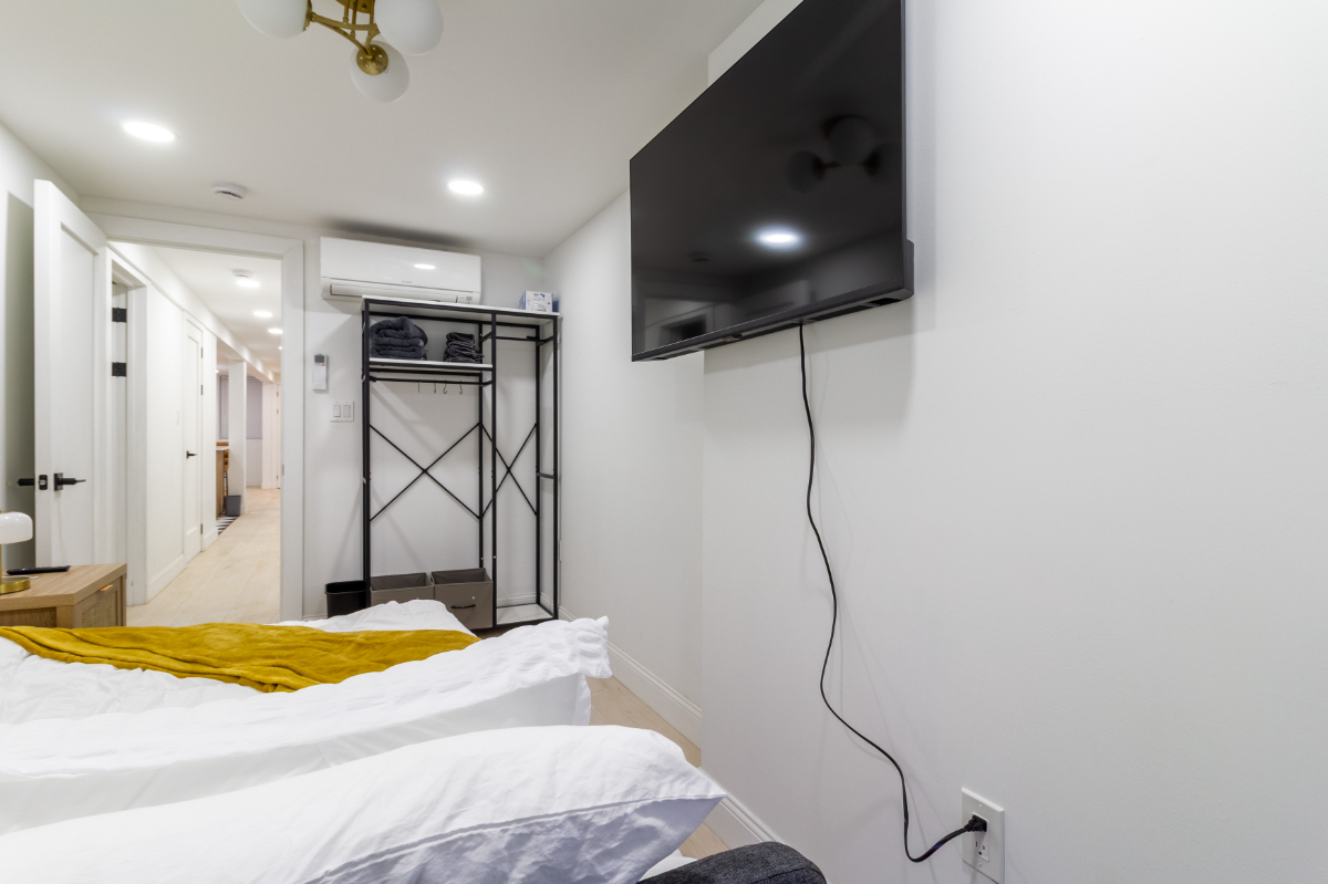 Newly renovated Brooklyn private bedroom with bath 2 min to J train - Photo 6