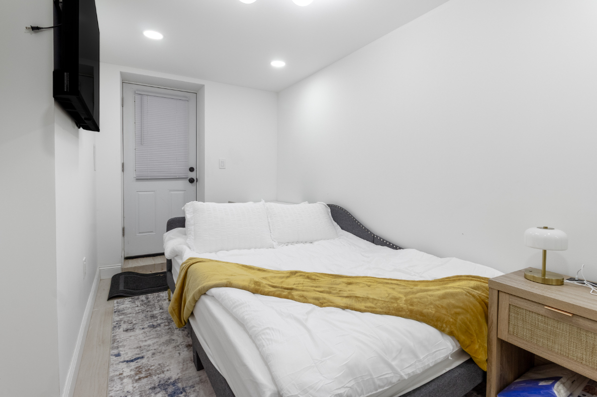Newly renovated Brooklyn private bedroom with bath 2 min to J train - Photo 12