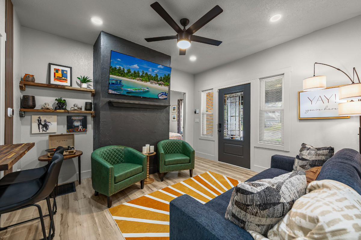 Fully Renovated 4BR 2BA Furnished Home with 1 Gig WiFi Centrally Located - Photo 8