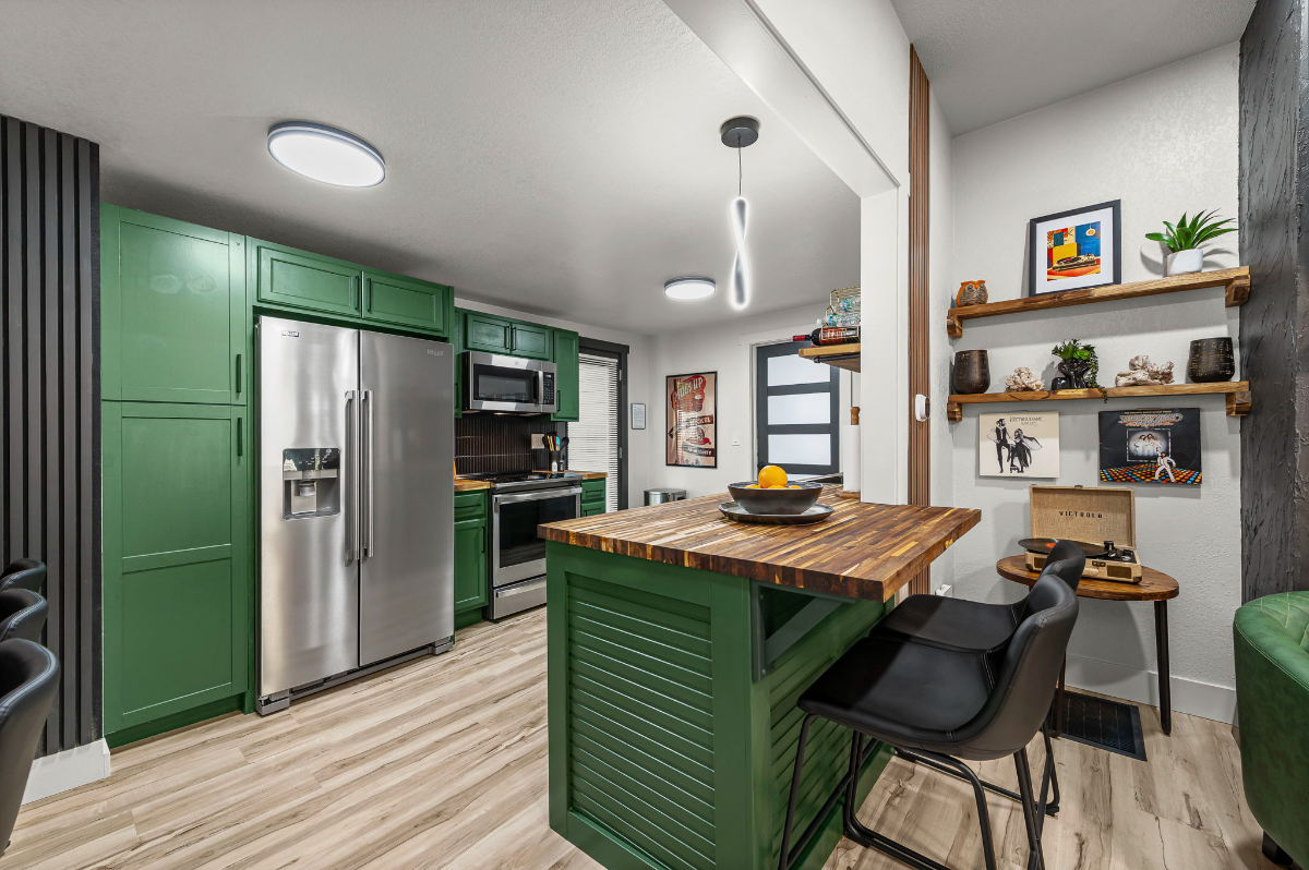 Fully Renovated 4BR 2BA Furnished Home with 1 Gig WiFi Centrally Located - Photo 4