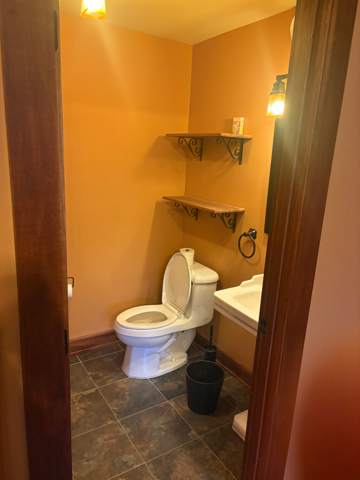 Room with private bathroom in Fairbanks - Photo 11