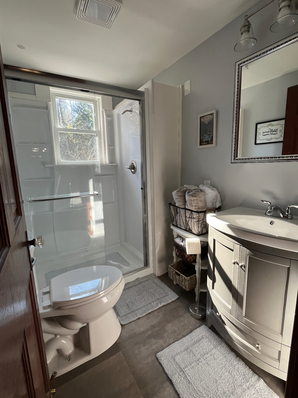 Private Furnished 1BR Home Near DHMC & White River Junction - Pet-Friendly - Quiet, Sleep-Friendly S - Photo 6
