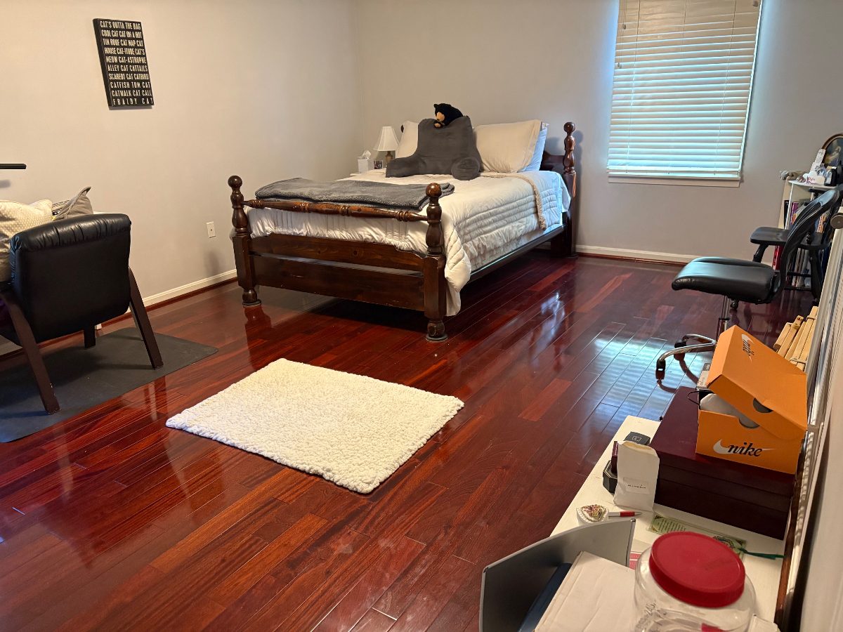 Fully Furnished Master Bedroom With Ensuite Bath And Great Amenities For Traveling Professionals - Photo 2