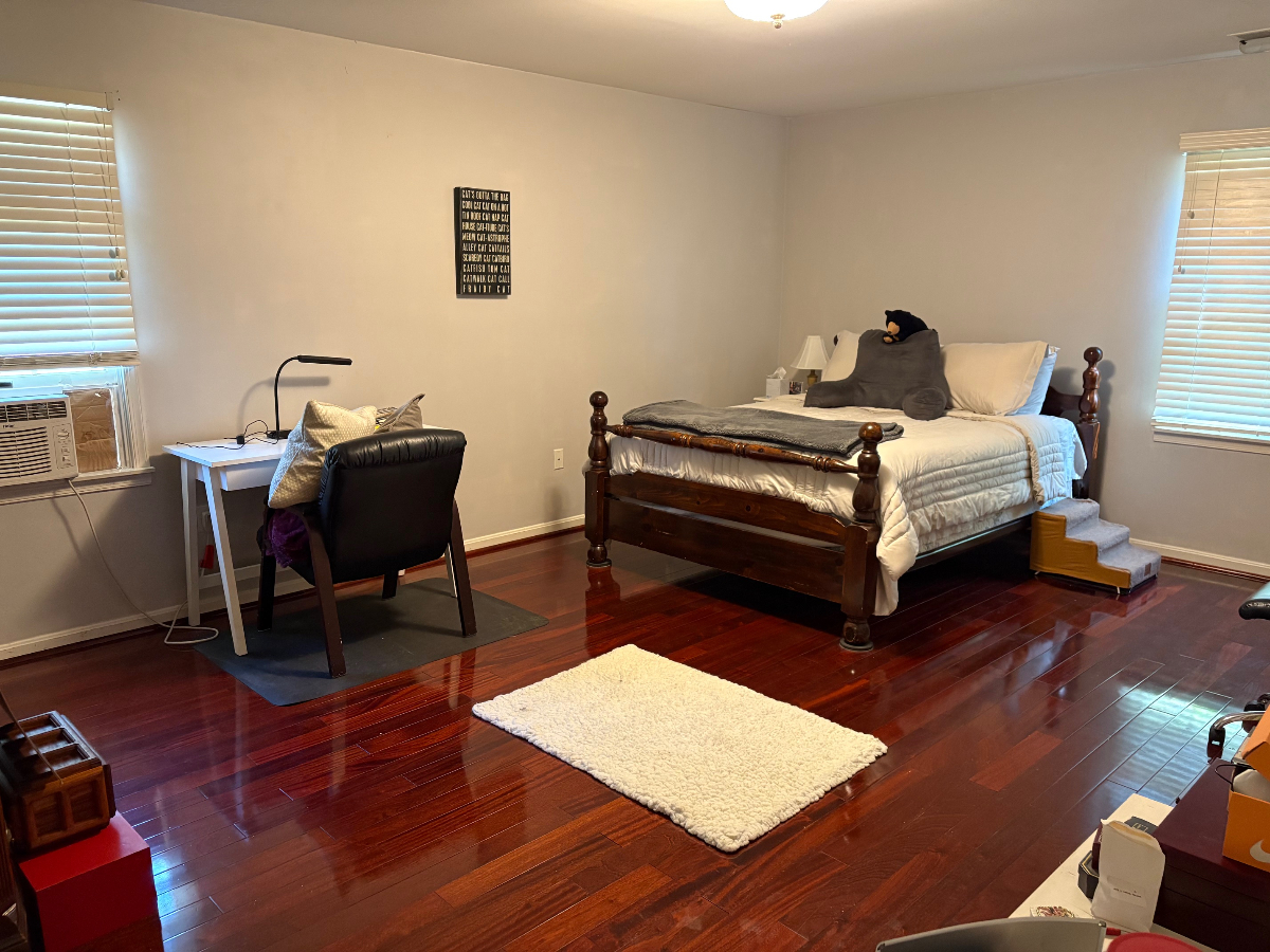 Fully Furnished Master Bedroom With Ensuite Bath And Great Amenities For Traveling Professionals - Photo 1