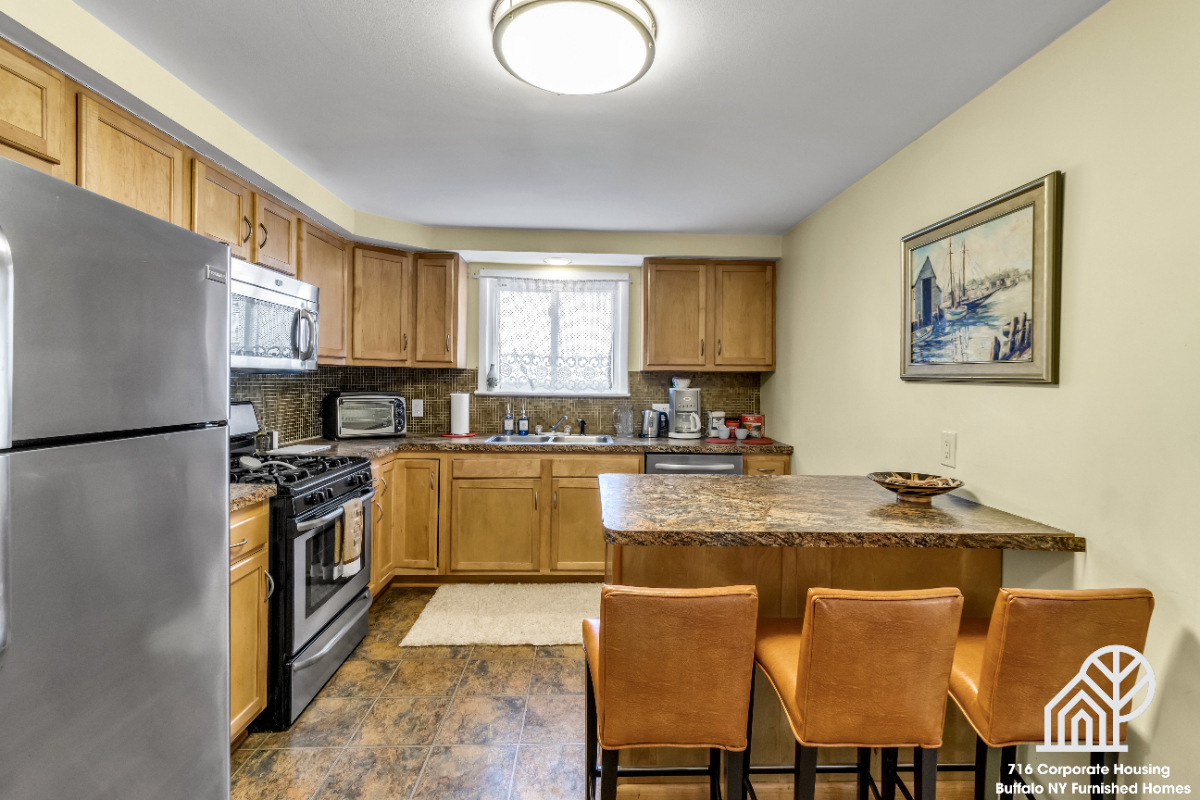 2 Bed Off St. Parking in Cheektowaga Free Washer/Dryer - Photo 4