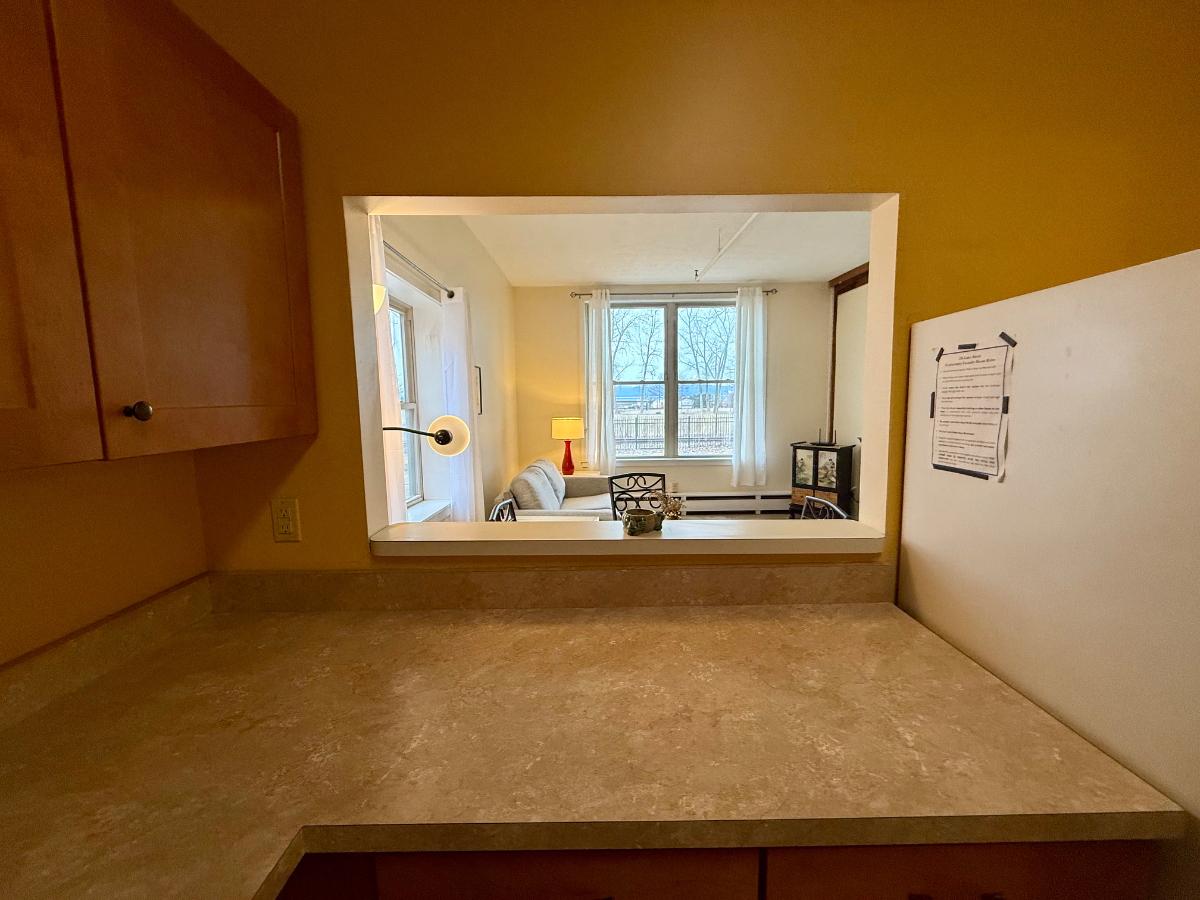 Waterfront Condo with Panoramic Views - Photo 3