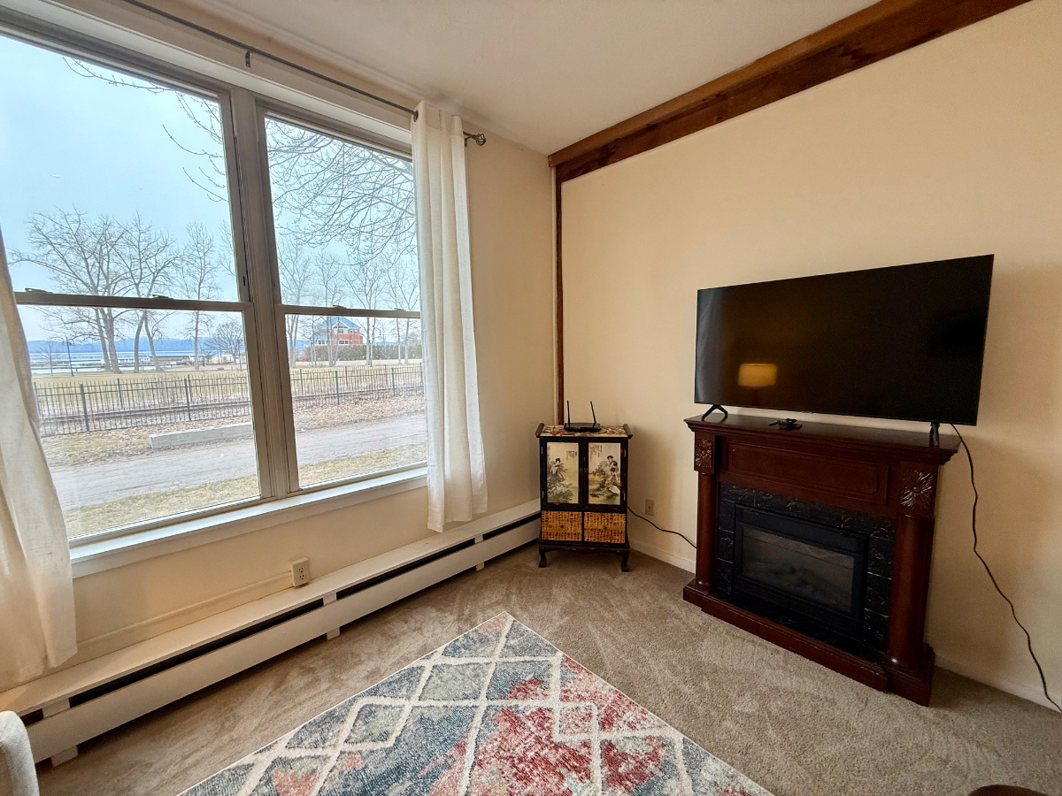 Waterfront Condo with Panoramic Views - Photo 7