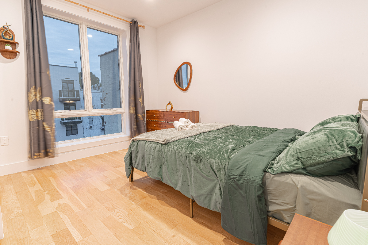 Charming Penthouse Brooklyn Getaway Patio & Terrace - Photo 5