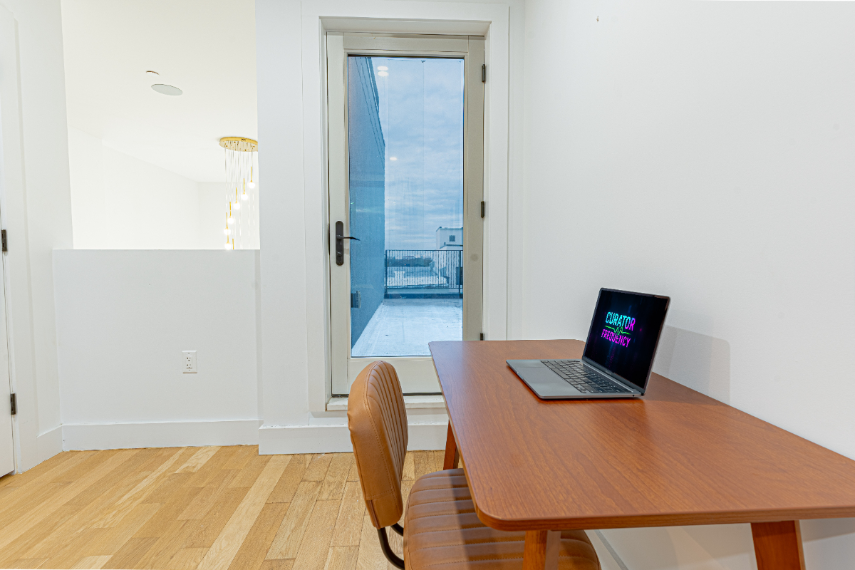 Charming Penthouse Brooklyn Getaway Patio & Terrace - Photo 8