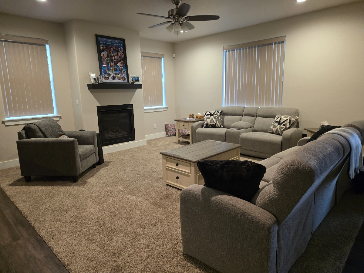 Furnished Monthly in Cheyenne WY Dogs Welcome (No Cats) Remote Workspace-Office - Photo 4