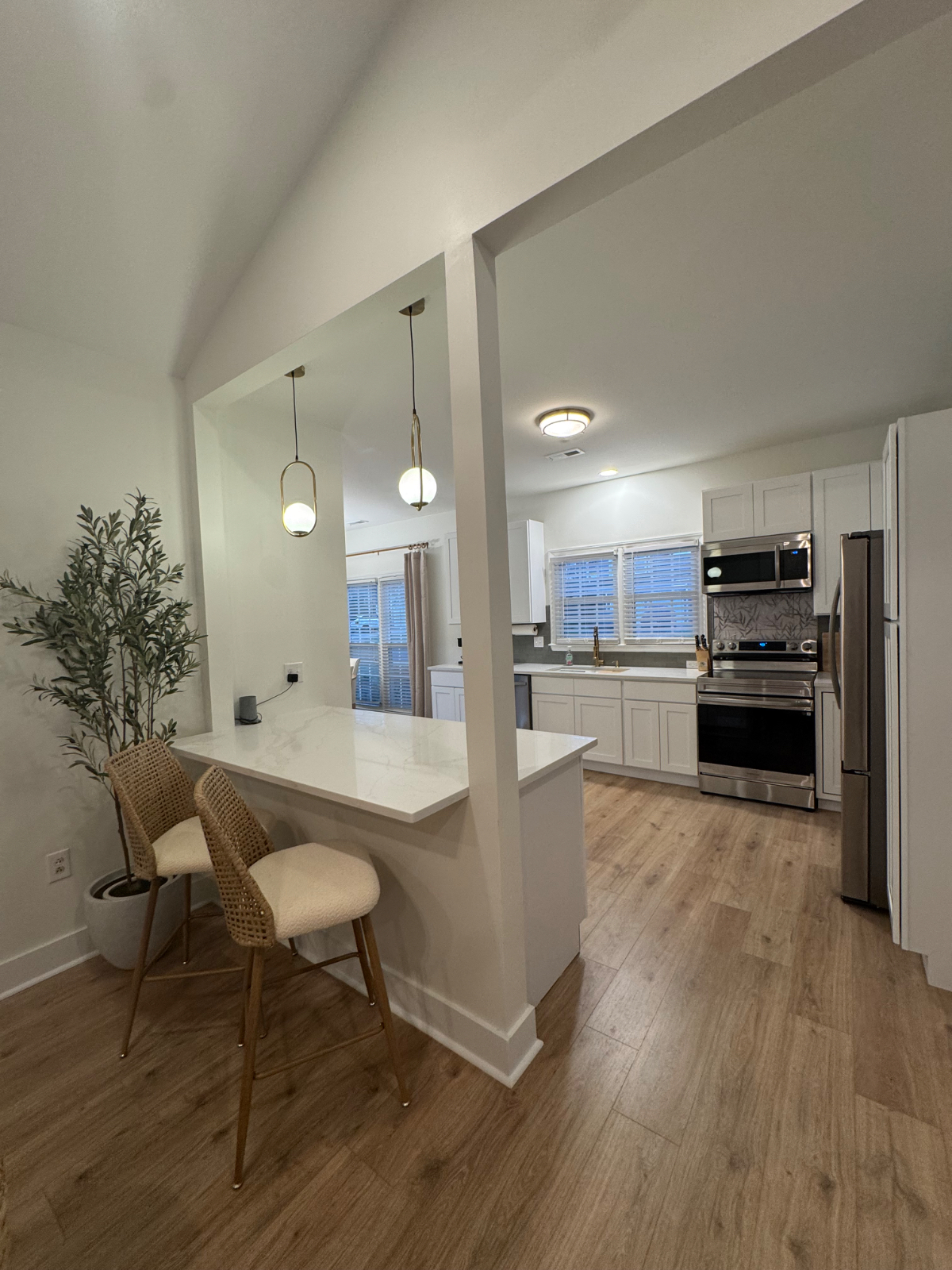 Fully Renovated Entire 3 Bedroom Home With Office - Photo 5