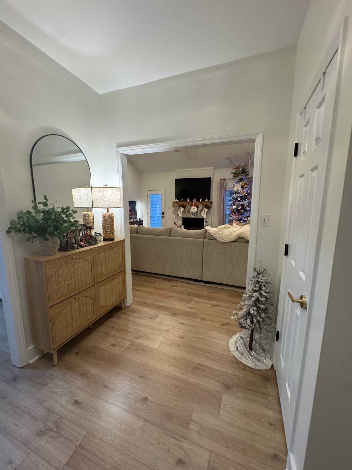 Fully Renovated Entire 3 Bedroom Home With Office - Photo 3
