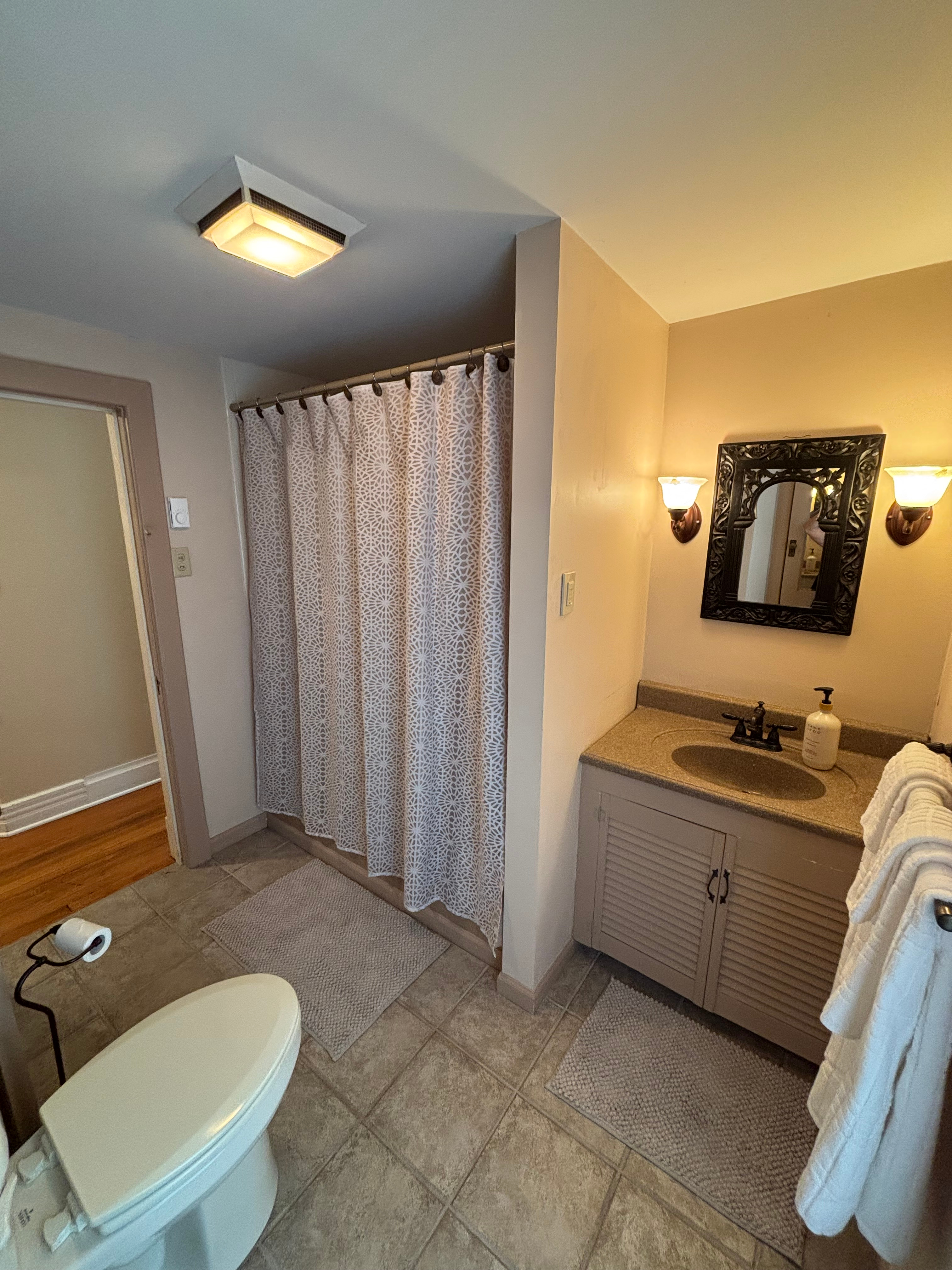 Furnished 2 Bedroom Walking Distance to GF... - Photo 3