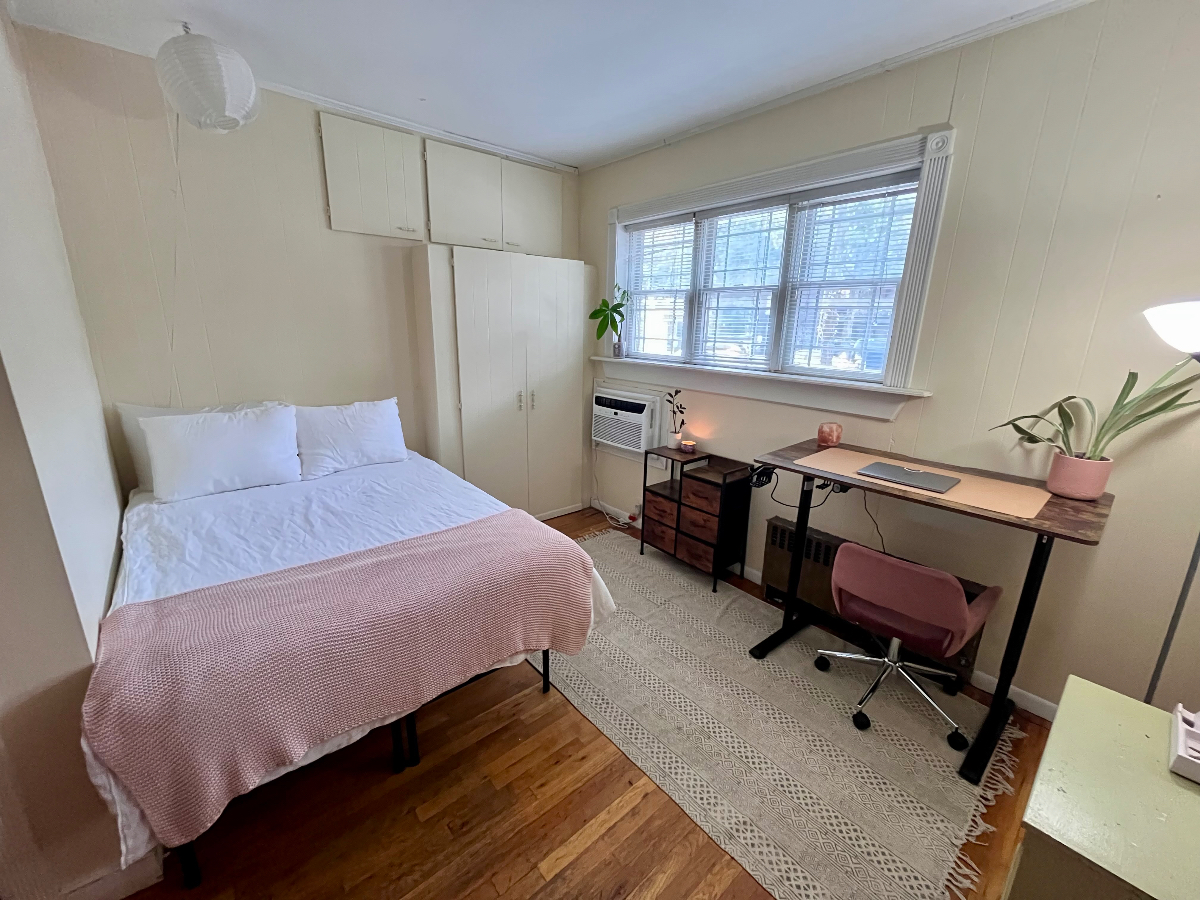 Heart of Williamsburg w/ Private Entrance - Photo 2