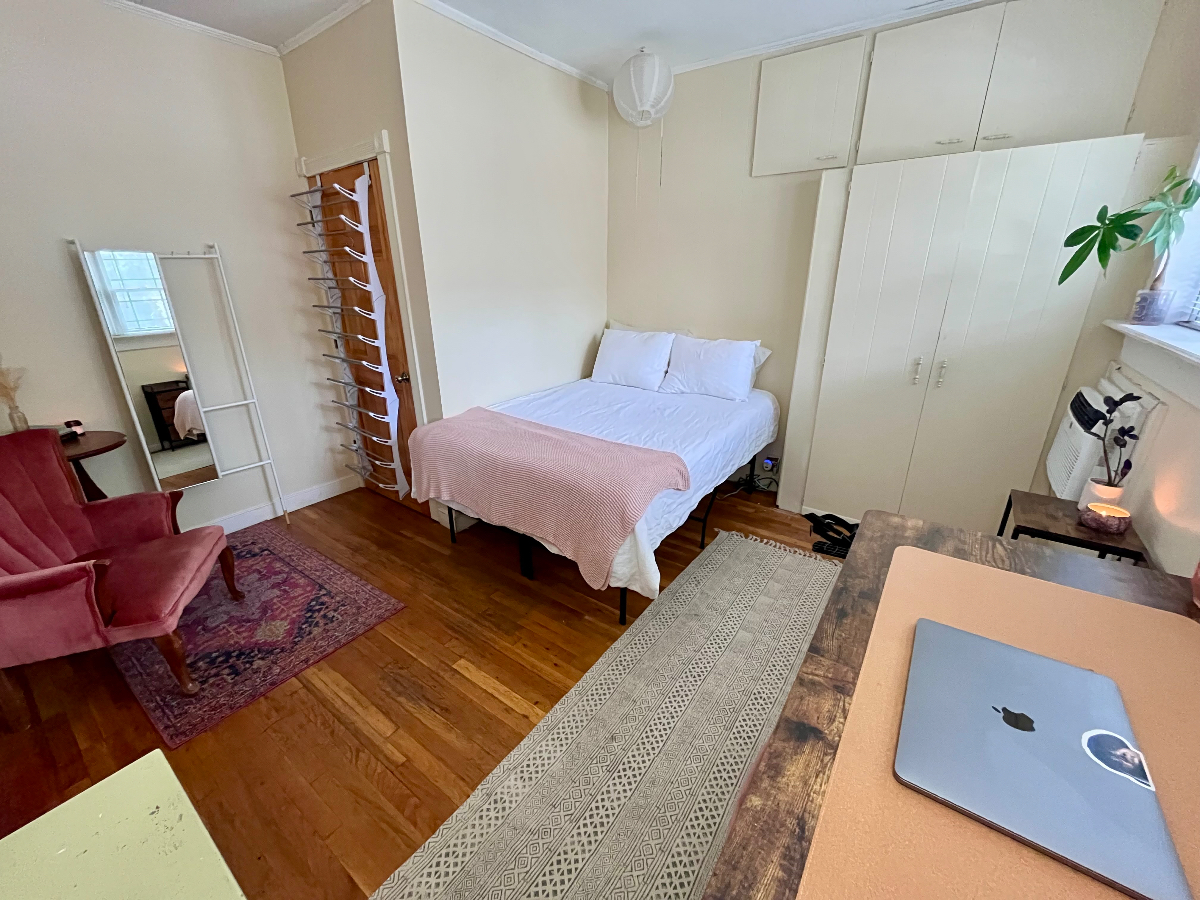 Heart of Williamsburg w/ Private Entrance - Photo 3