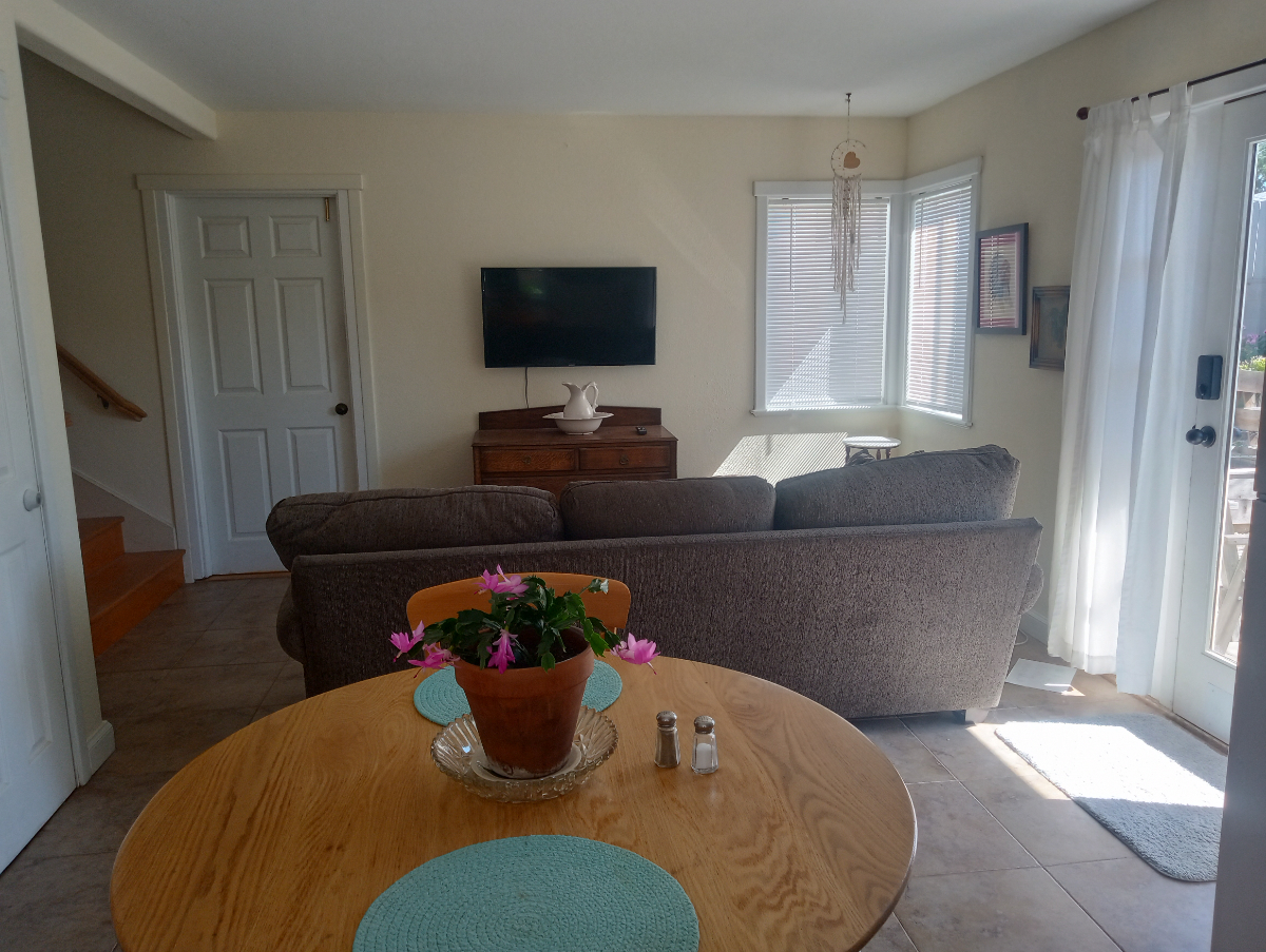 Quaint Two-Story ADU With Private Balcony Near Major Hospitals - Photo 5