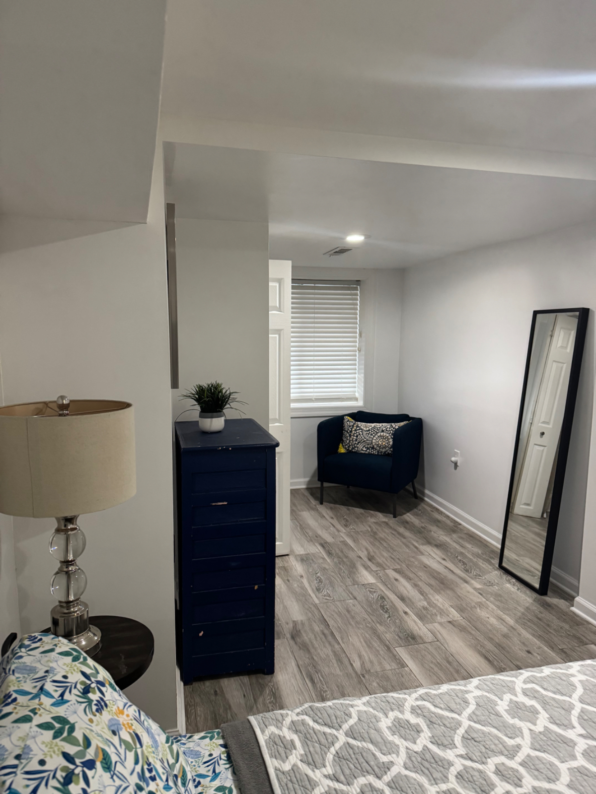 SWANK UPTOWN APARTMENT - Photo 7
