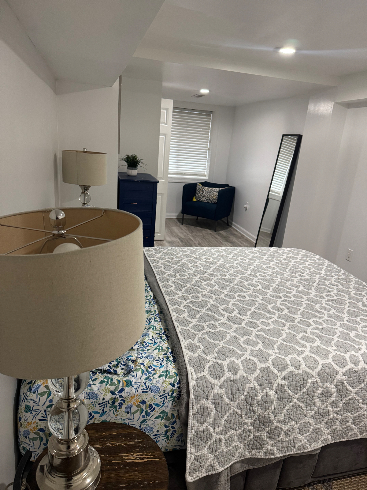 SWANK UPTOWN APARTMENT - Photo 6