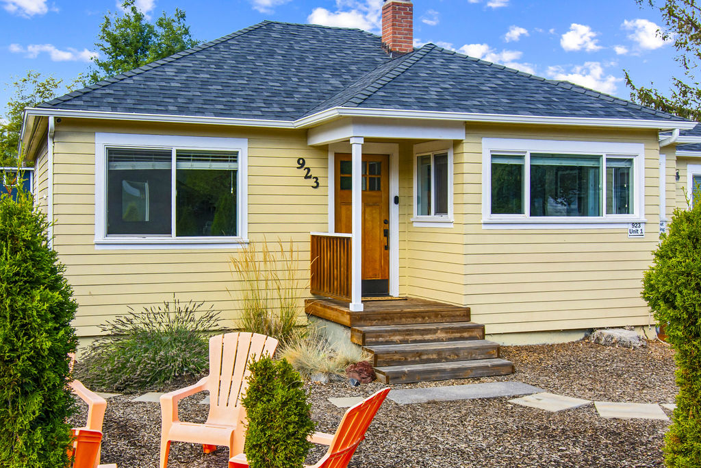 2 Bedroom Midtown Cottage - Photo 2