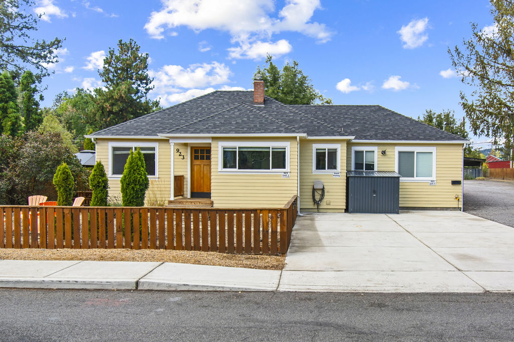 2 Bedroom Midtown Cottage - Photo 3