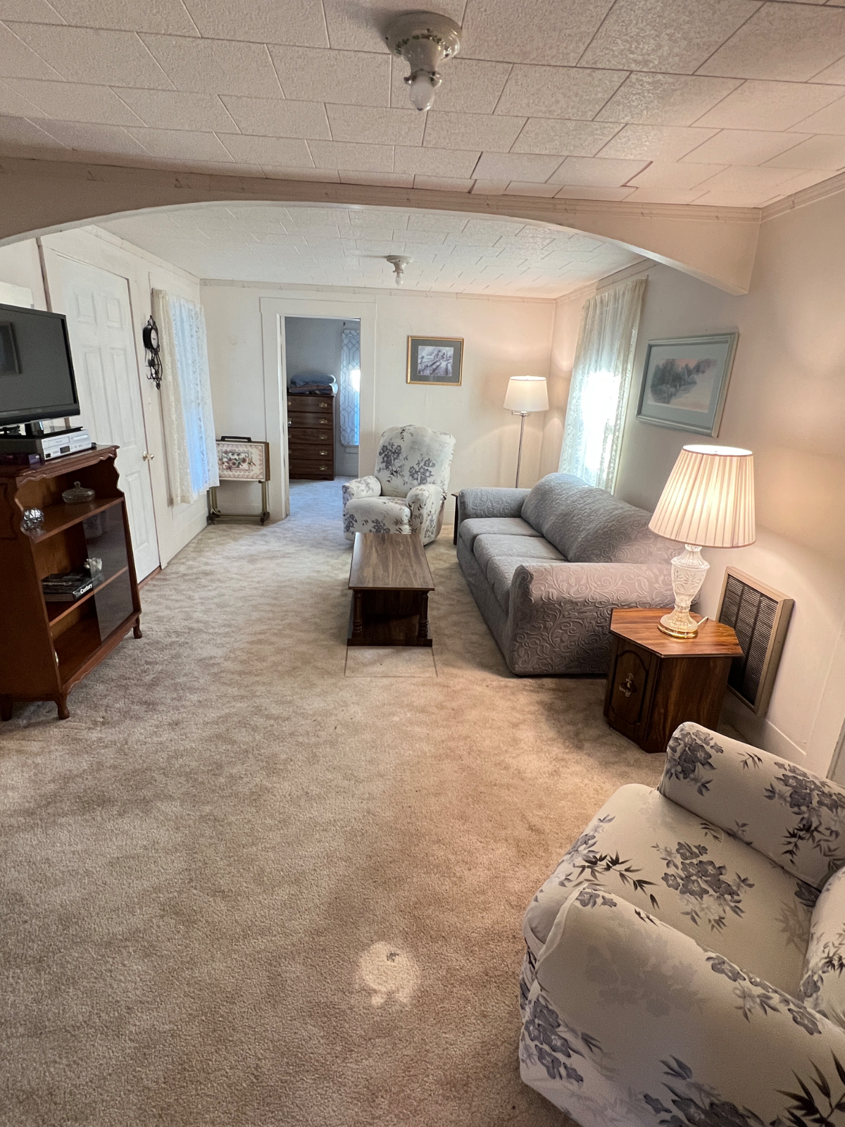 Furnished 2 bd ,1 bath house close to hospital - Photo 3