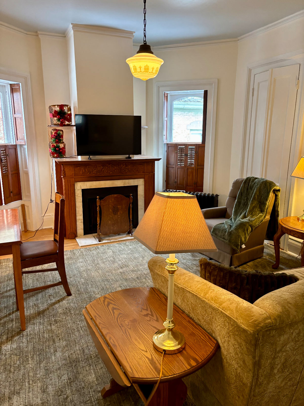 Private 1BR in a Charming 1860 Victorian - Photo 5