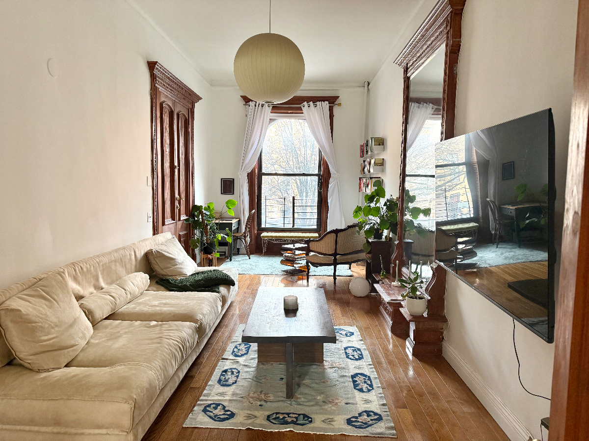 Beautiful and Spacious 2 Floor Duplex with Private Backyard - Photo 2