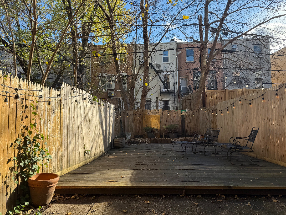 Beautiful and Spacious 2 Floor Duplex with Private Backyard - Photo 10