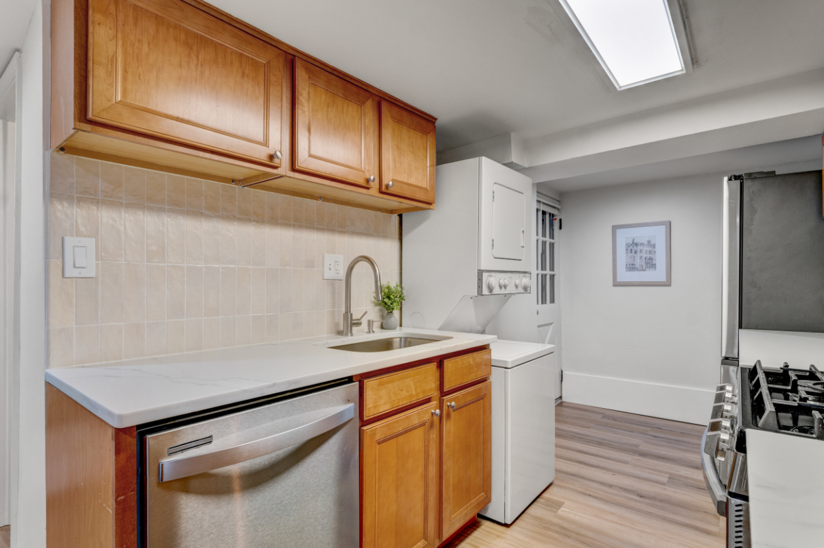 Plot on the Hill - Capitol Hill East Furnished 2BR - Photo 7