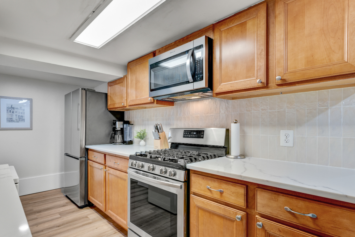 Plot on the Hill - Capitol Hill East Furnished 2BR - Photo 8